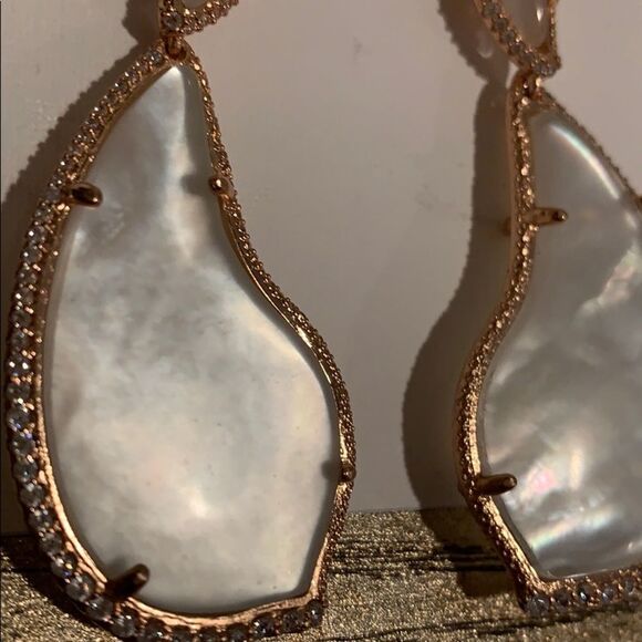 ❌Last deal ❌Kendra  Scott pearl earring - Picture 4 of 11